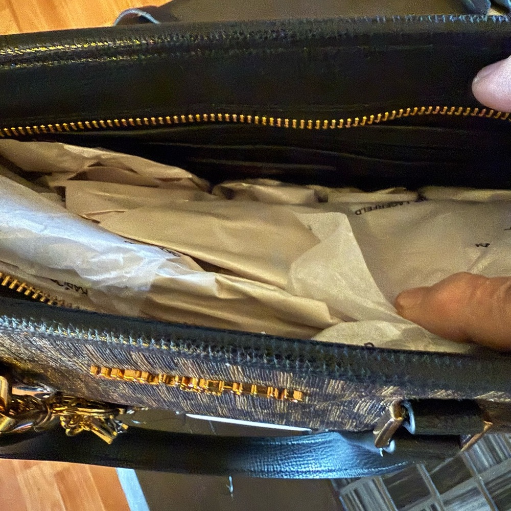KARL LAGERFELD PARIS Purse
NEW with tags. - Picture 4 of 12